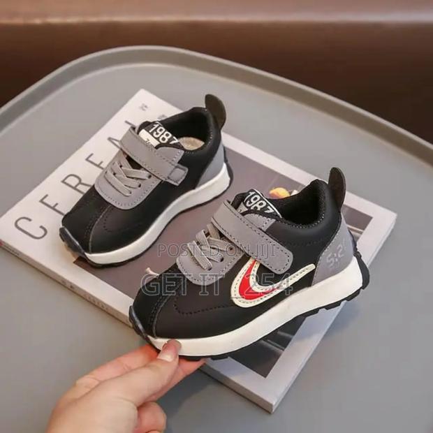 *Kids New Balance Sneaker*
*Sizes :21,22,23,24,25,2636* - thumbnail 3