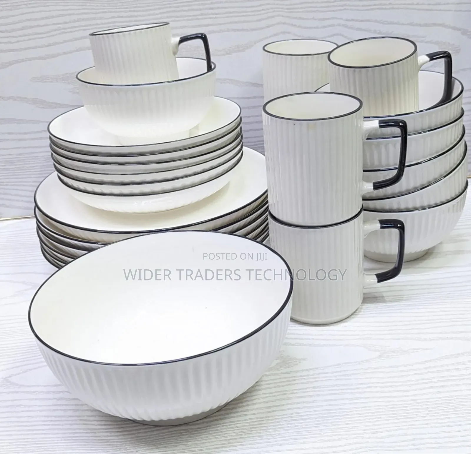 *White Ceramic Dinner Set With Black Rim