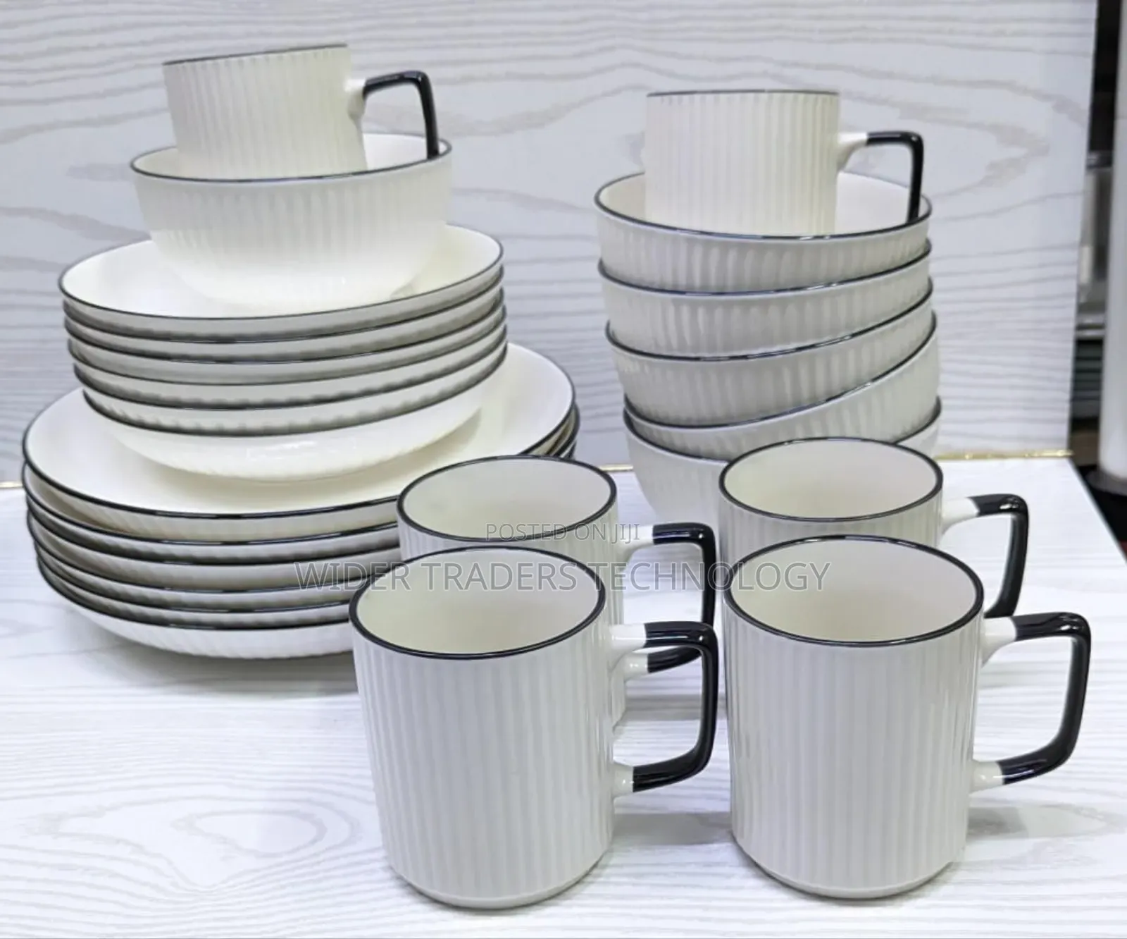 *White Ceramic Dinner Set With Black Rim