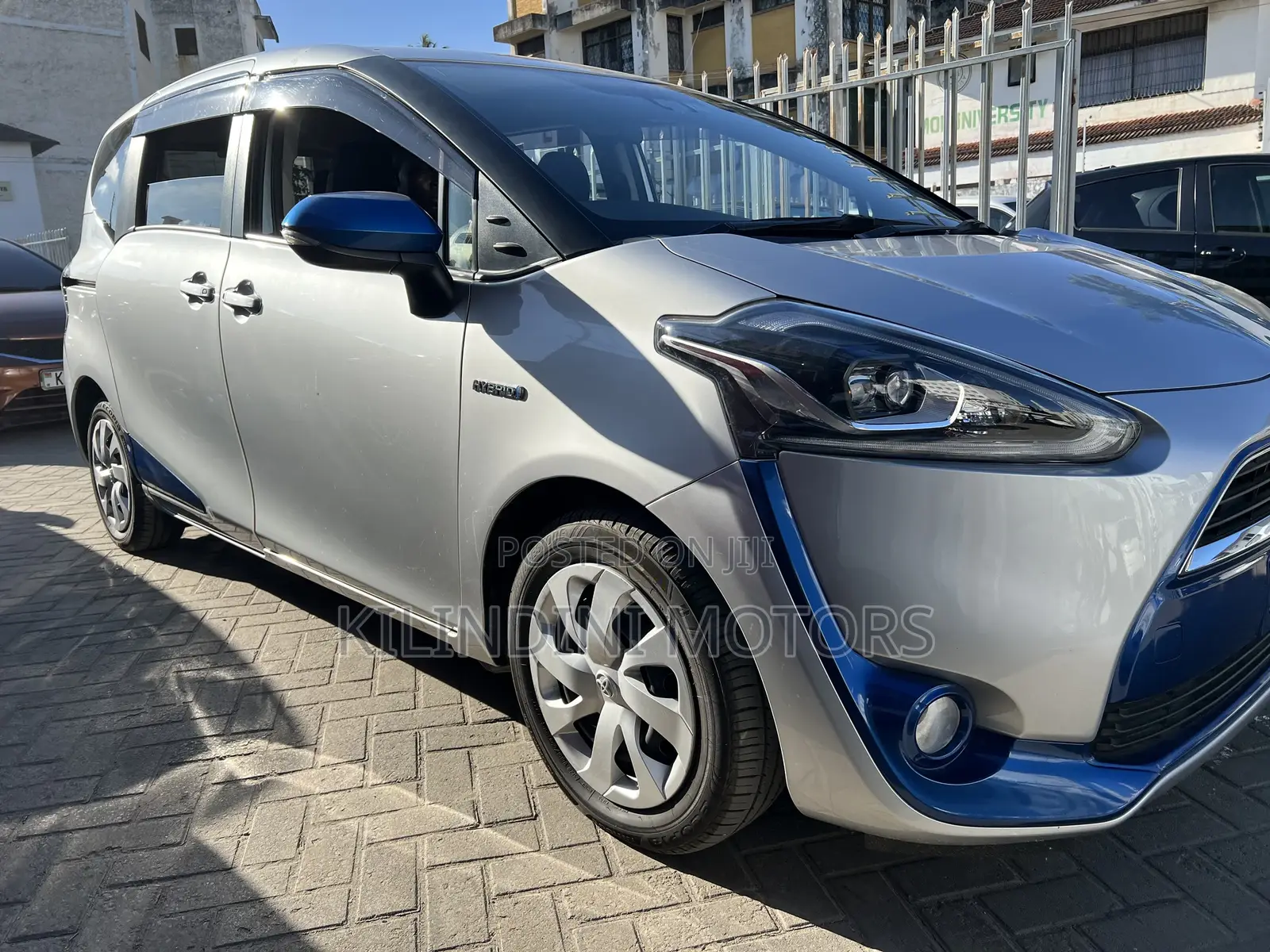 Toyota Sienta 2018 Silver
