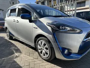 Toyota Sienta 2018 Silver