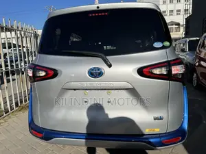 Toyota Sienta 2018 Silver