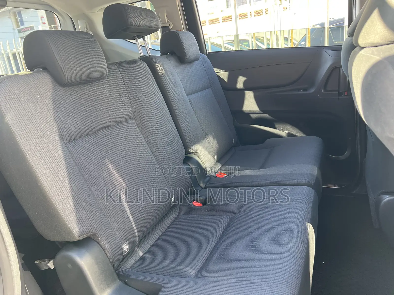 Toyota Sienta 2018 Silver