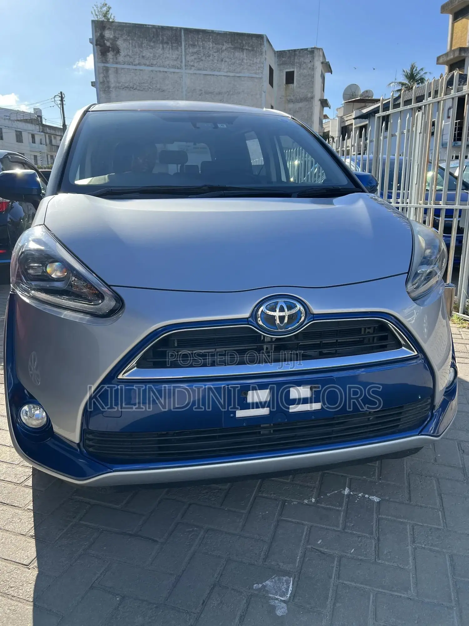Toyota Sienta 2018 Silver
