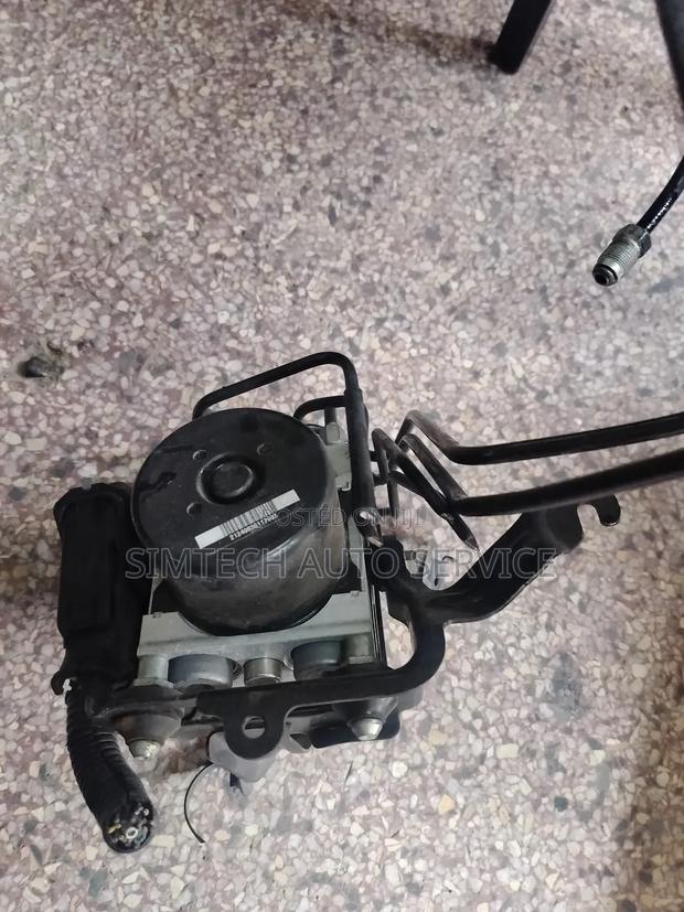 Honda Insight Hybrid ABS Actuator - thumbnail 2