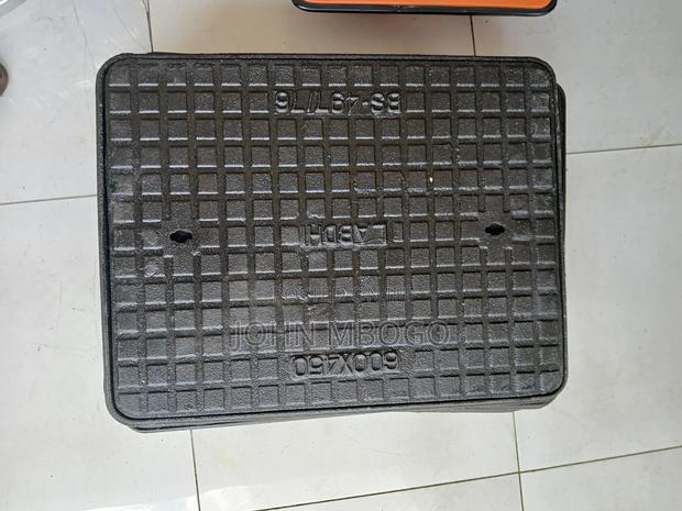 Light Duty Cast Iron Manhole Cover. - thumbnail 2