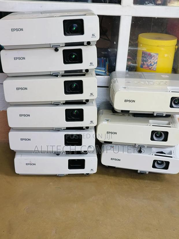 Epson Powerlite 83+ - thumbnail 3