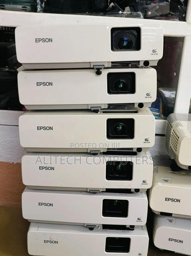 Epson Powerlite 83+ - thumbnail 4