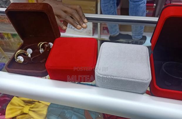 White,Red Brawn Multiple Ring Boxes - thumbnail 3