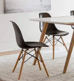 Eames Plastic Dining Chair in Black