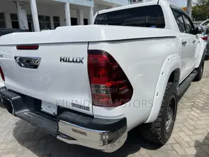 Toyota Hilux 2018 White