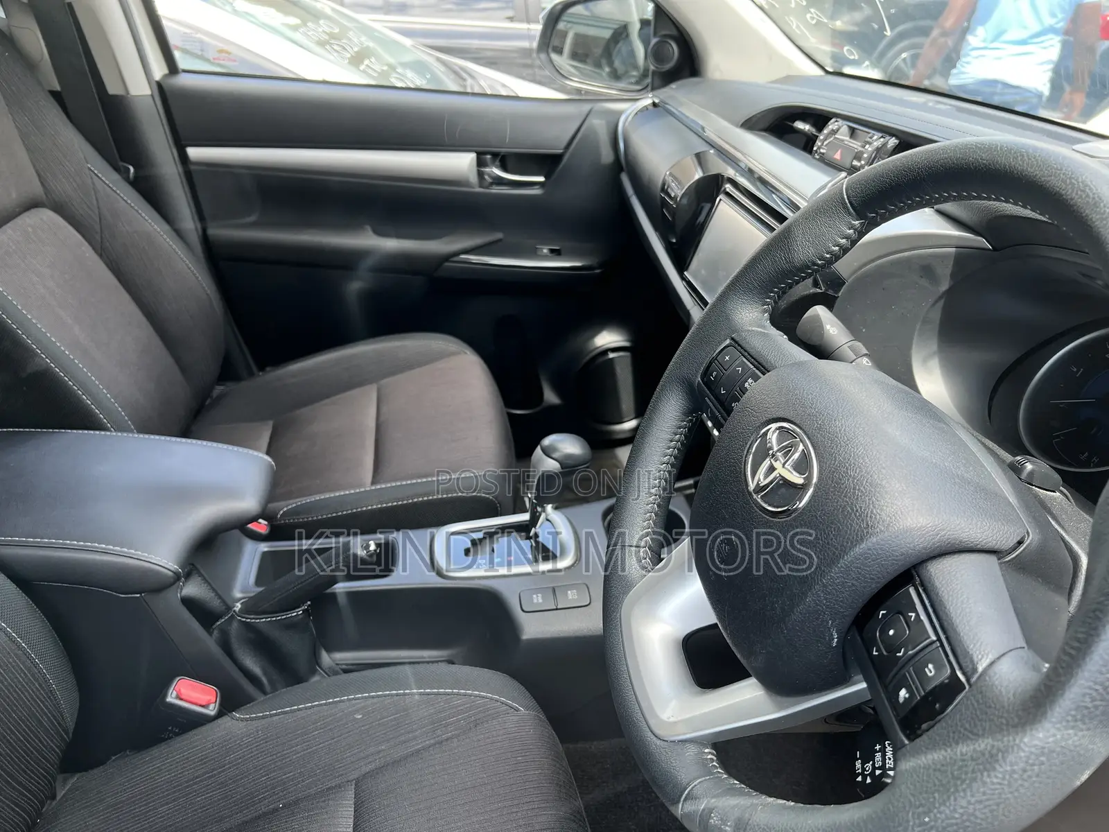 Toyota Hilux 2018 White