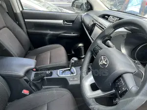 Toyota Hilux 2018 White