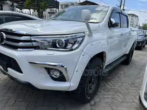 Toyota Hilux 2018 White