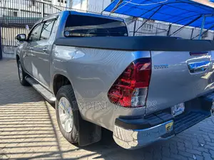 Toyota Hilux 2018 Silver