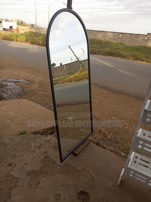 Plane Mirror/Kioo - main view