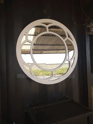 White Round Mirror
