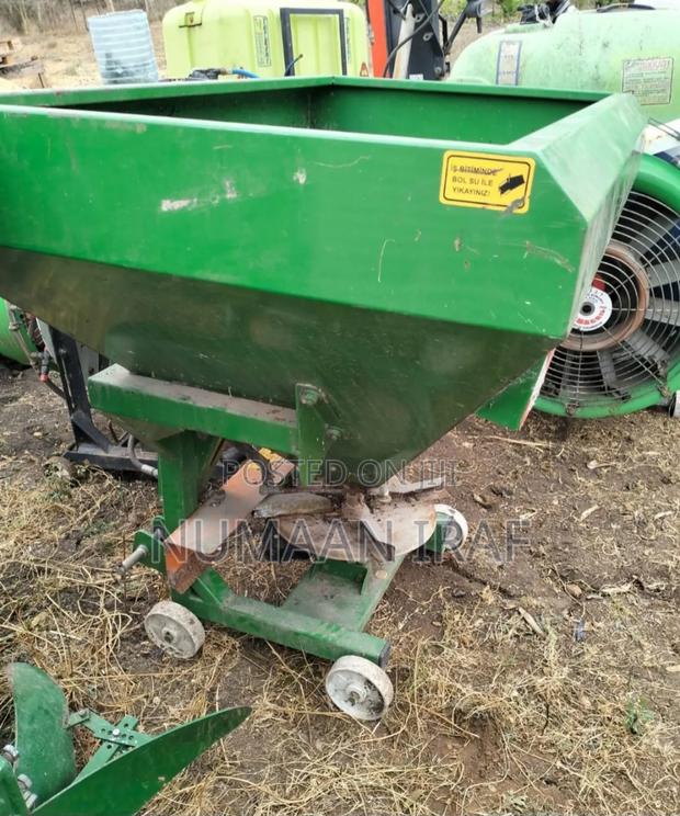 Fertilizer Spreader
125 LTRS/Kg - main view