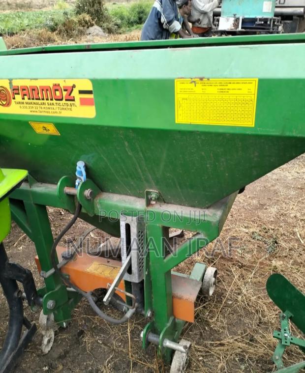 Fertilizer Spreader 
125 LTRS/Kg - thumbnail 4