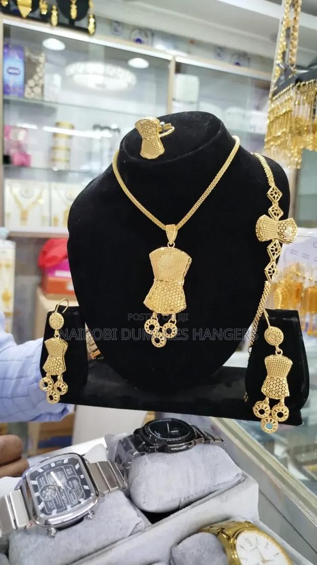 Necklace Display - thumbnail 3