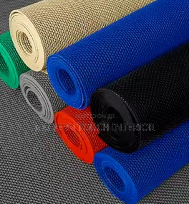 PVC Perforated Easy-Clean Spaghetti Carpet