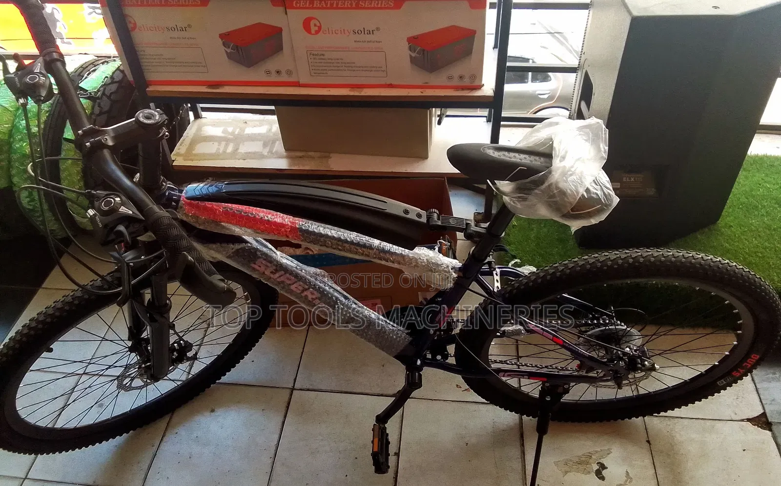 Mountain Bike With Front Shocks and Disk Brakes Size 26