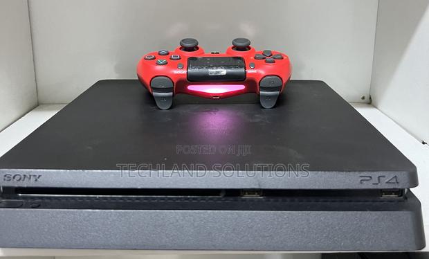 Chipped Ps4 Slim With 10 Games+ Fc25 - thumbnail 2