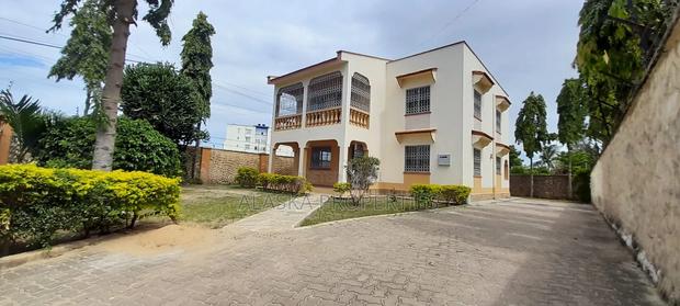 3bdrm Maisonette in Beach Road Estate, Nyali for sale