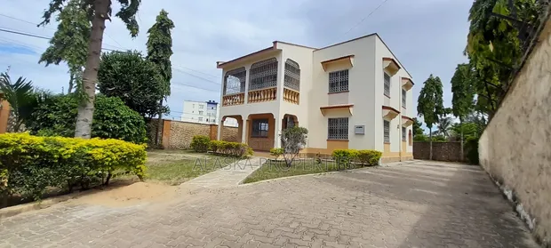 3bdrm Maisonette in Beach Road Estate, Nyali for sale