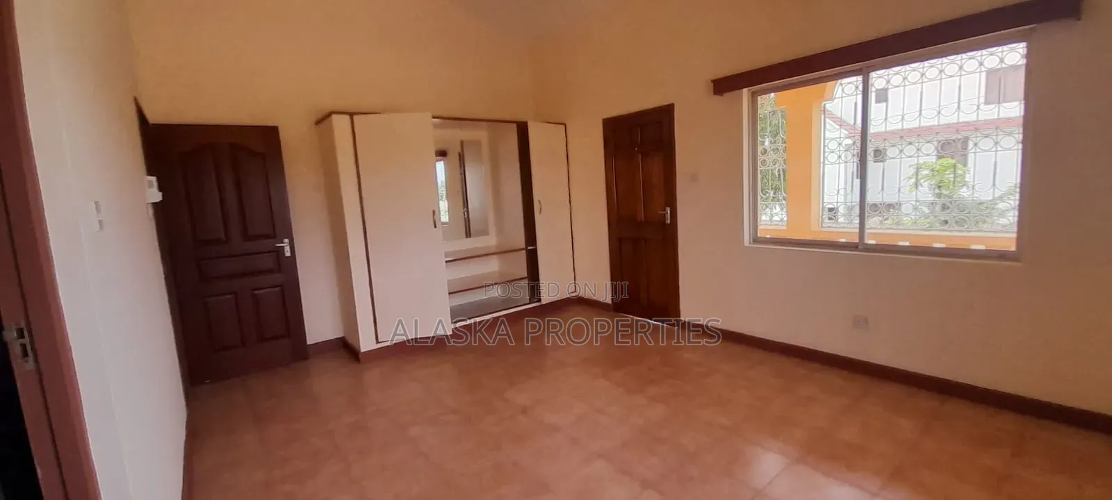 3bdrm Maisonette in Beach Road Estate, Nyali for sale