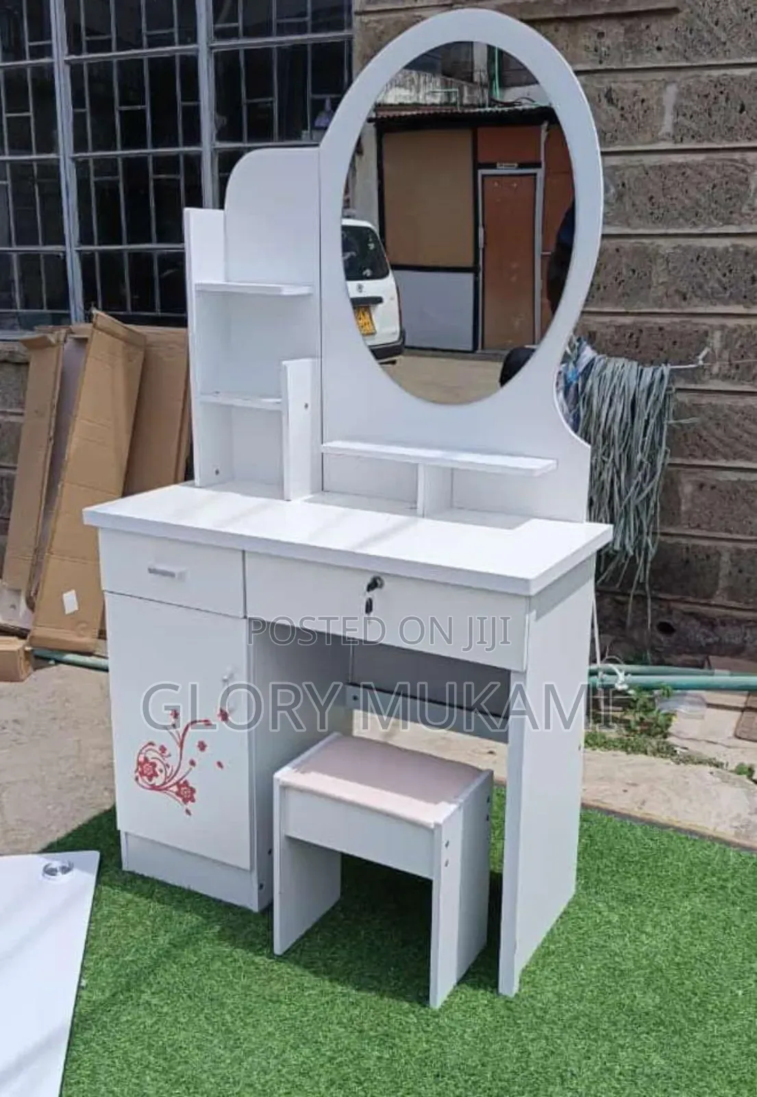 Make Up Station