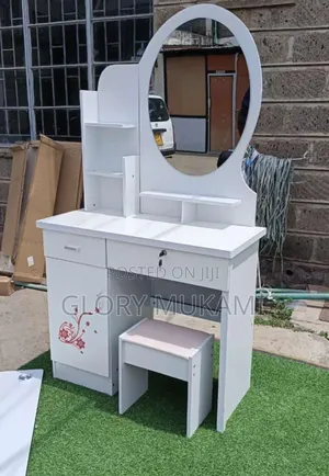 Make Up Station