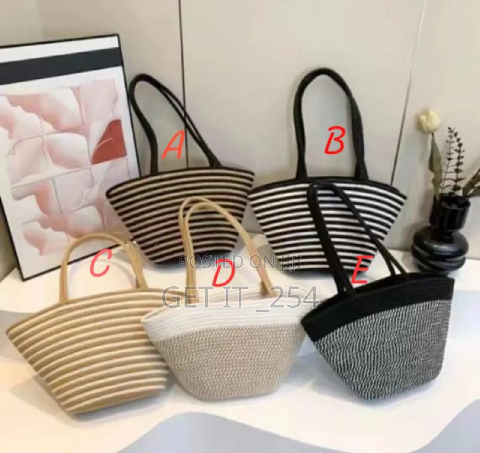  *Large Capacity Straw Woven Bag*
Size: 45×27cm