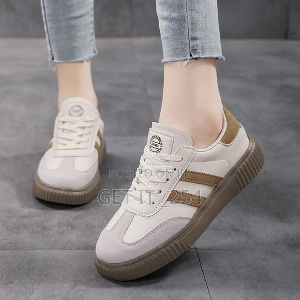 *Ladies Classic Sneakers *
*Size 36- 42* - thumbnail 2