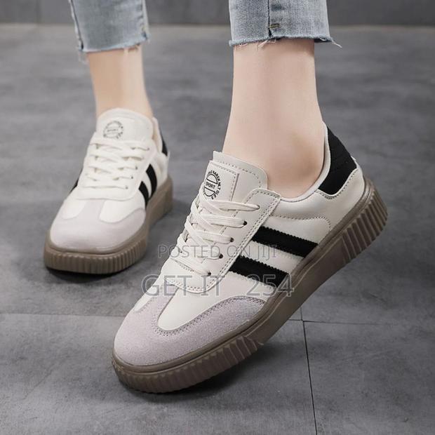 *Ladies Classic Sneakers *
*Size 36- 42* - thumbnail 4
