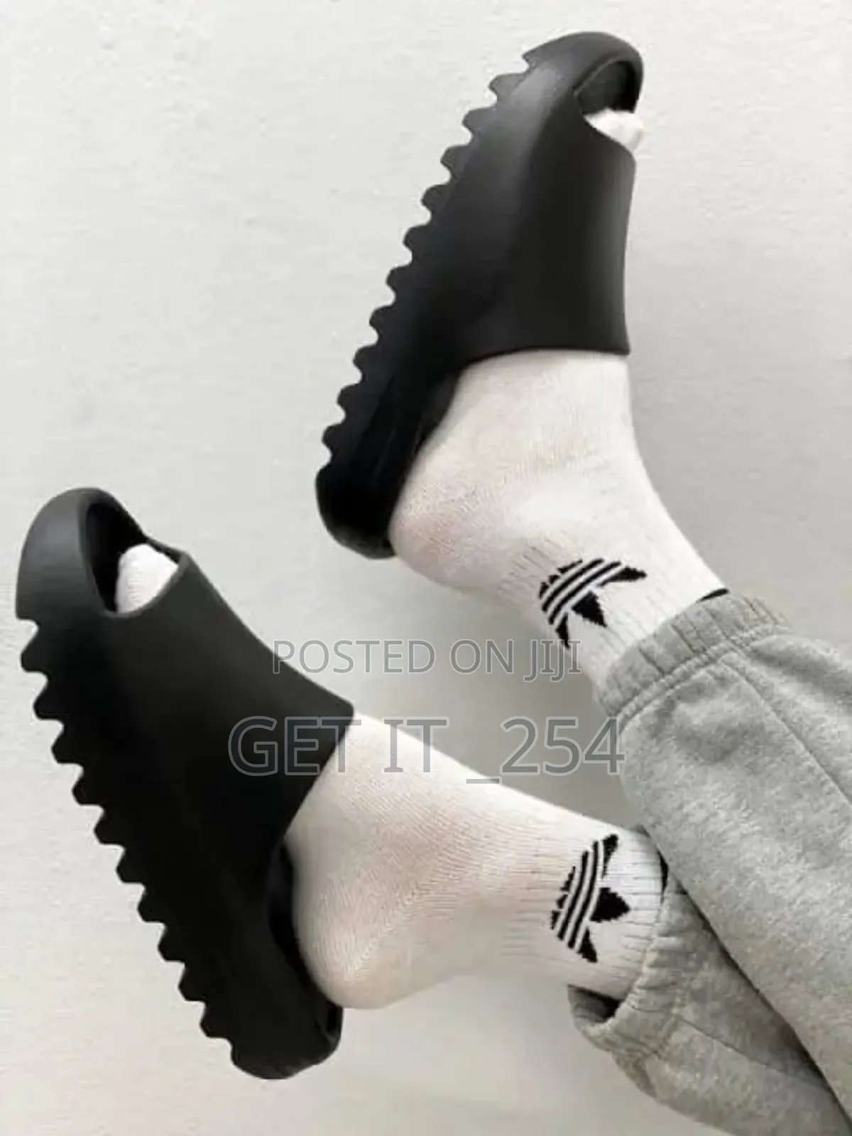 Original Yeezy Slides Restocked. Sizes:40- 45