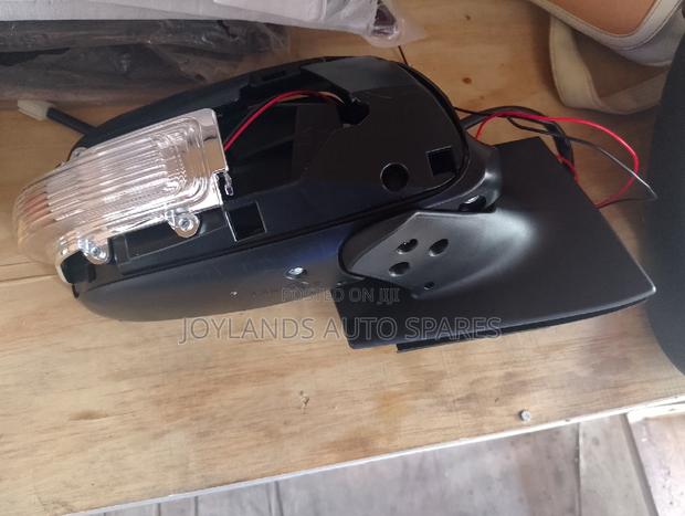 Vitz 2009 Automatic 7 Wire Side Mirror With Indicator - thumbnail 2