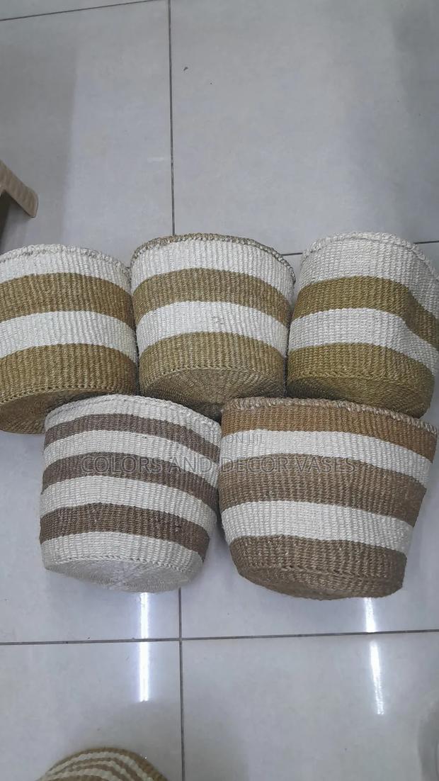 Kiondos Beige and White - main view