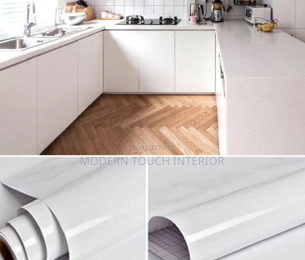 White Contact Glossy Wallpaper