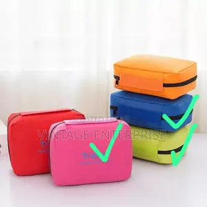 *Large Capacity Oxford Material Makeup*