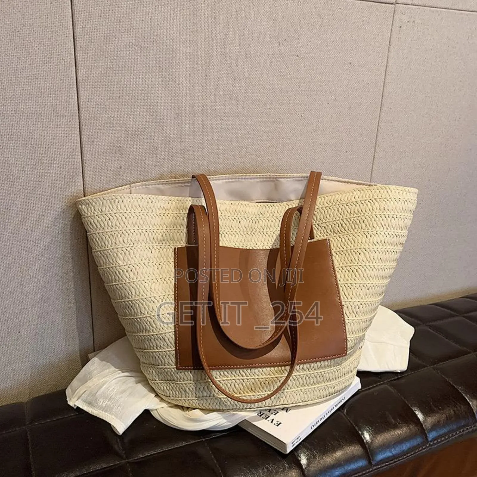 Ladies Straw Bag
Two Shades Available