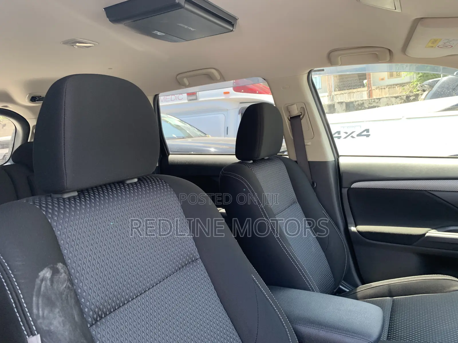 Mitsubishi Outlander ES FWD 2017 Gold