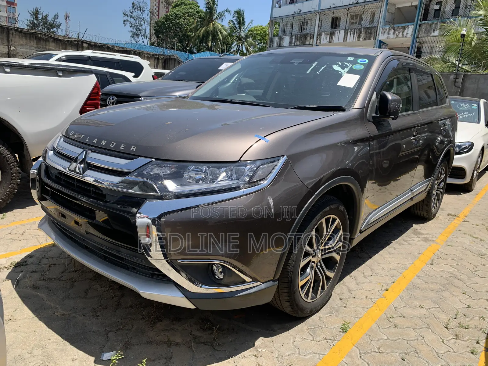 Mitsubishi Outlander ES FWD 2017 Gold