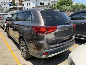 Mitsubishi Outlander ES FWD 2017 Gold