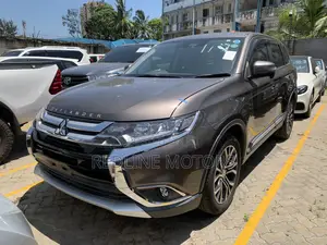 Mitsubishi Outlander ES FWD 2017 Gold
