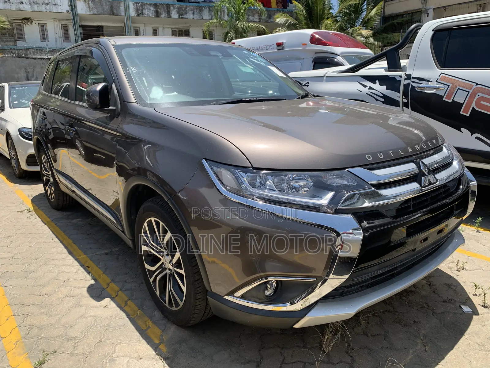 Mitsubishi Outlander ES FWD 2017 Gold