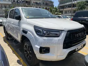 Toyota Hilux 2021 Off white