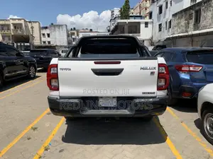 Toyota Hilux 2021 Off white