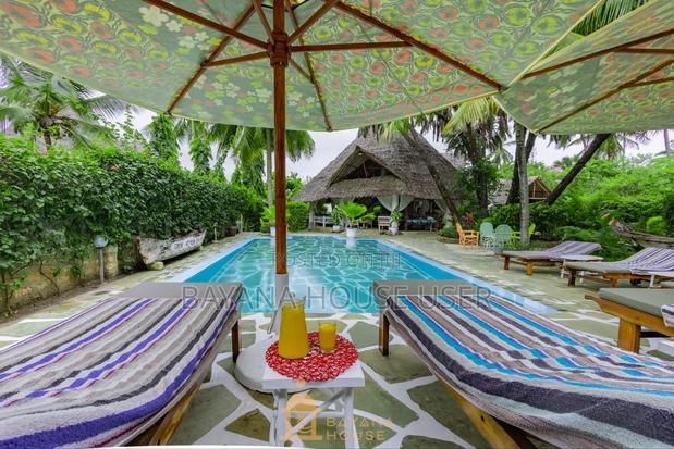 Airbnb 4 Bedroom Sleeps 8+Chef/Cook Inclusive - main view