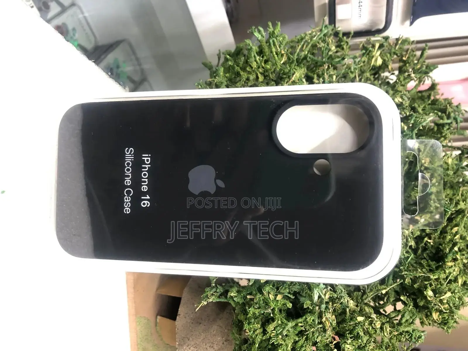Apple MVF82ZM/A Silicone Case Cover for iPhone 16 - Black